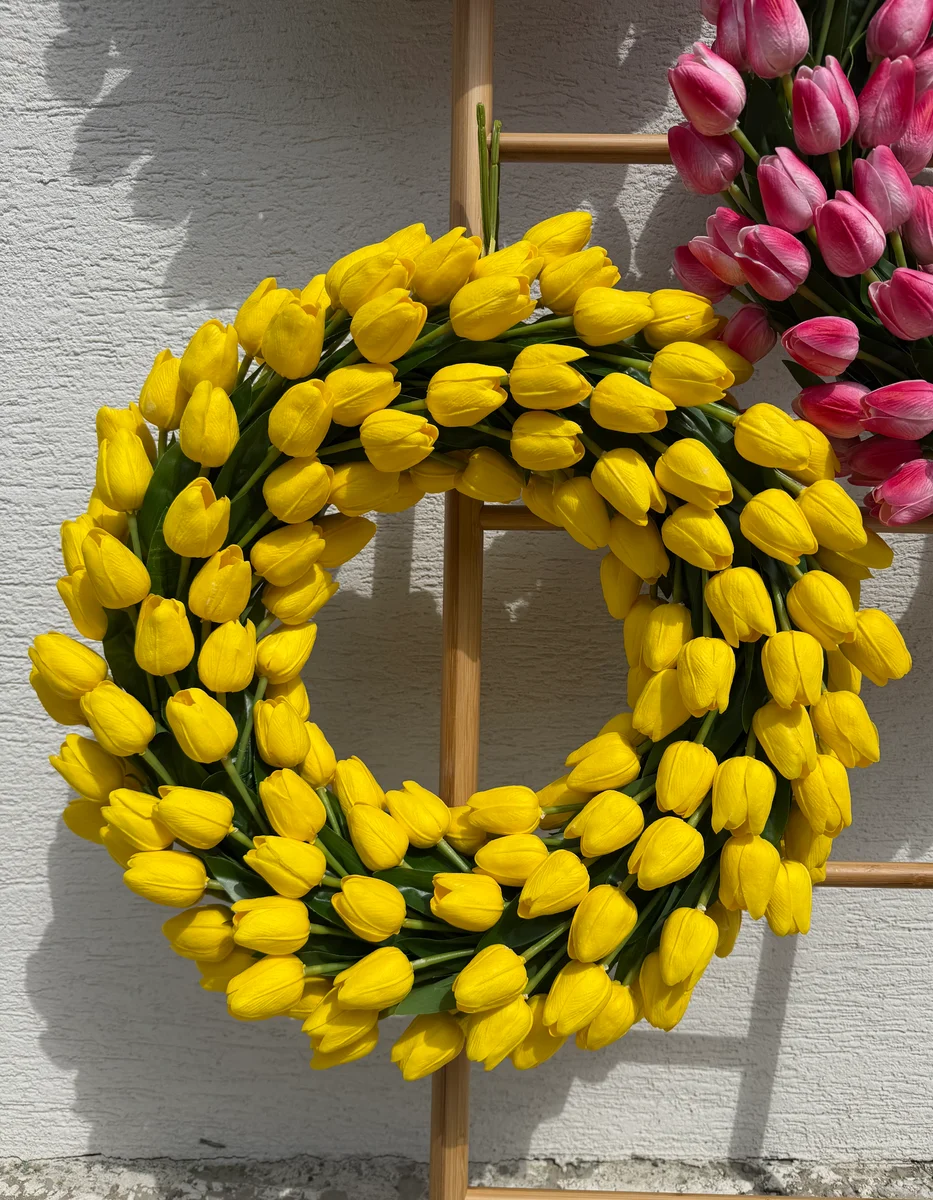 Žltý tulipánový veniec